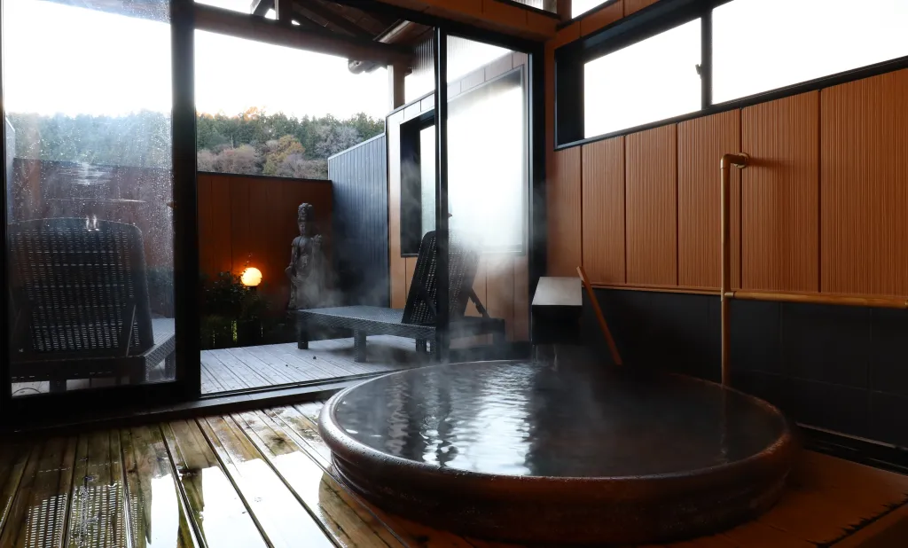 2023年リニューアルオープンした貸切露天風呂 布袋の湯/観音の湯
