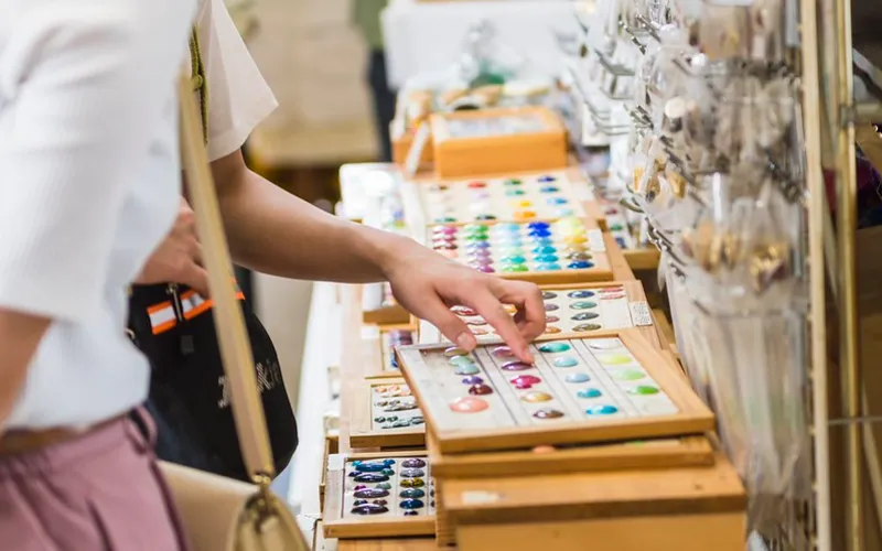 伝統的な美しさを創る七宝焼の製作体験