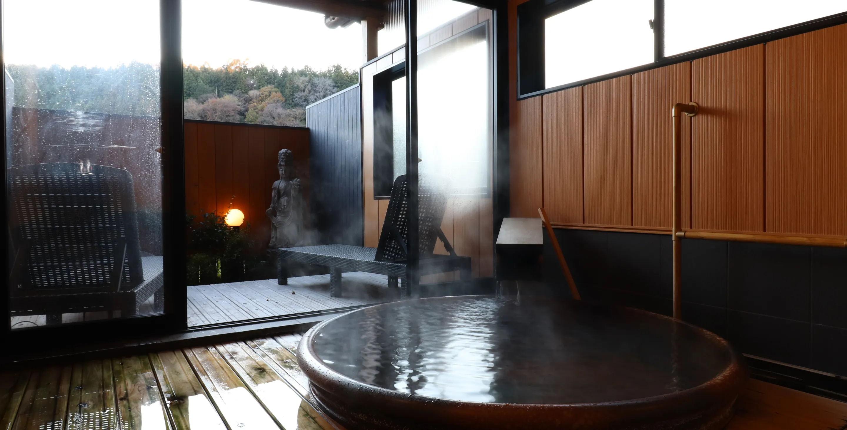 源泉掛け流しの名湯 太陽の湯